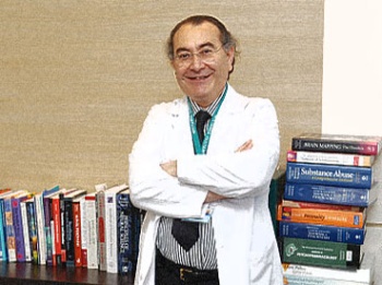 Haber | Lambda, Prof. Dr. Tarhan`ı Tabipler Odası`na Şikâyet Etti