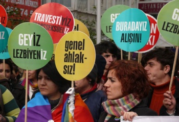 Haber | Siyah Pembe Üçgen İzmir Kapatılamadı