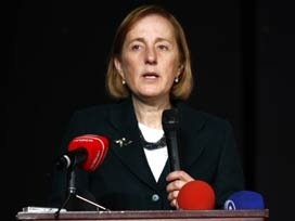 Haber | Kadınlardan Bakan Kavaf’a Sessiz Protesto