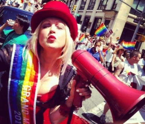 Haber | Şarkıcı Cyndi Lauper ABD’deki Evsiz LGBT’ler İçin Bir Çalışma Başlattı