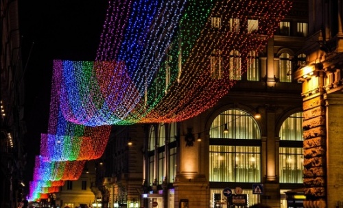 Haber | İtalya’da Gökkuşağı Renkli Işıklandırmalar 