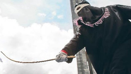 Haber | ‘Eşcinselik suç cezası kırbaç’