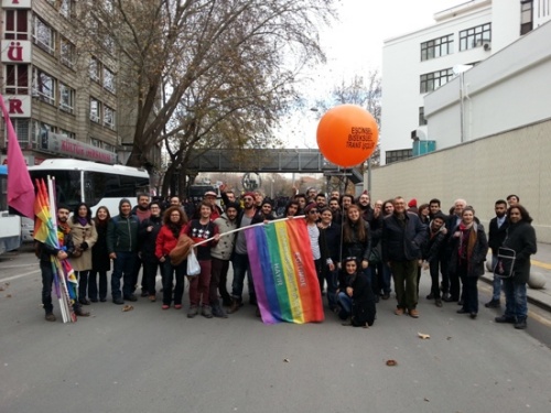 Haber | Eşcinsel, biseksüel, trans işçiler vardır!