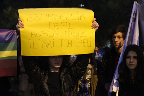 Haber | Liseli Genç Umut’tan Kızılay önünde homofobi protestosu