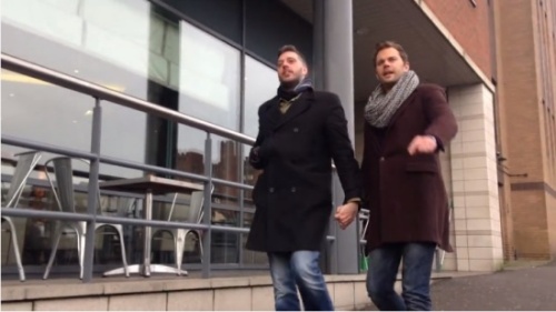 Haber | Heteroseksüel erkeklerden el ele homofobi deneyi