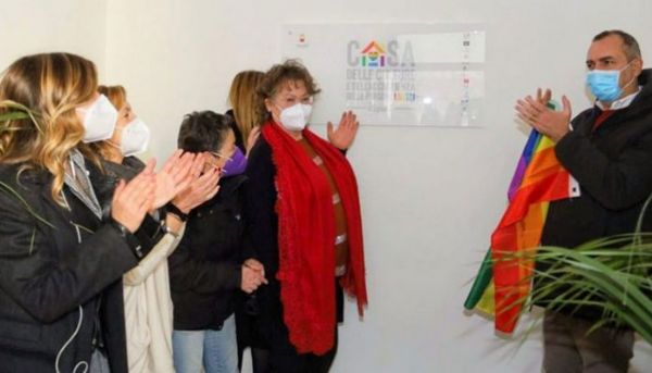 Haber | NAPOL� BELED�YES� ��DDET VE AYRIMCILIK MA�DURU LGBT�+�LAR ���N SI�INMA EV� A�TI