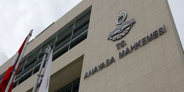 Haber | ANAYASA MAHKEMES�, C�NS�YET GE���� YAPMADAN �S�M DE����KL��� YAPMAK �STEYEN TRANS KADINI DESTEKLED�